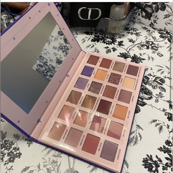 New! Ciaté London Eyeshadow Palette - Picture 3 of 7